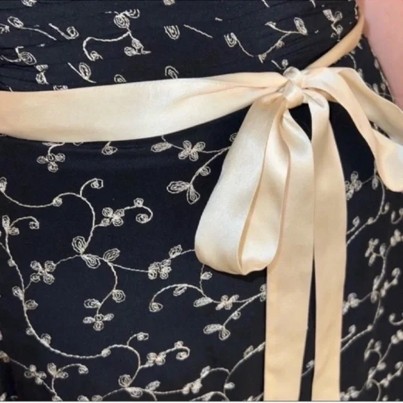 Vintage Betsey Johnson Silk Floral Embroidery Tea Party Dress - Picture 4 of 7